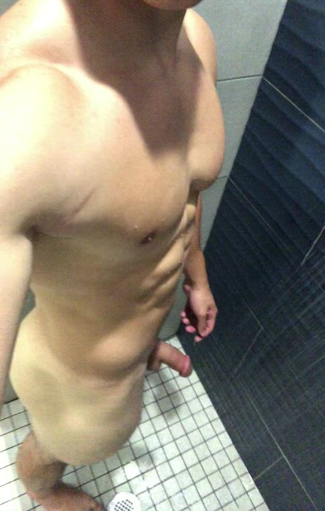 Join me in the gym shower 😏💦
