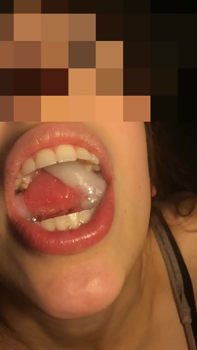 Slow Motion cumplay in mouth