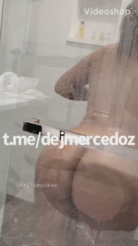 Dej shower show behind glass