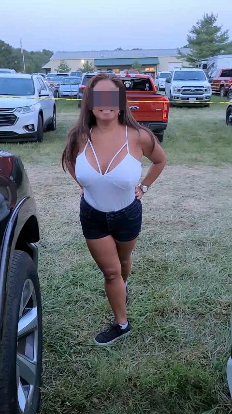 areolas boobs exhibitionist flashing indian nipples public teasing tits r/caughtpublic