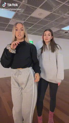 Ass Dancing Group Shaking Shorts TikTok Twerking clip