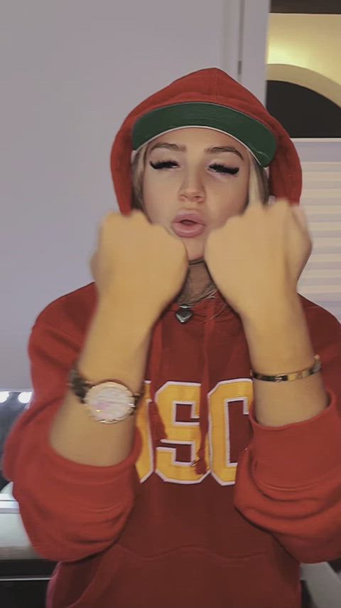 ass blonde friends tiktok clip