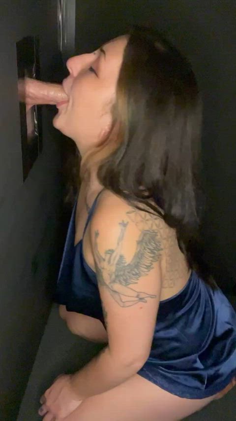 Drop an emoji if you'd come to the gloryhole to see me.. ;)