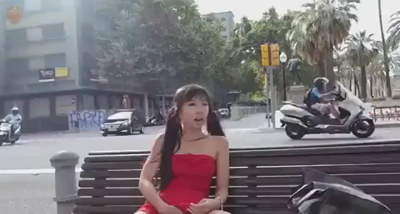 Asian Public Squirting clip