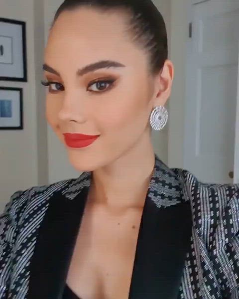 Catriona Gray has dick sucking lips! I want her to smear her lipstick all over my
