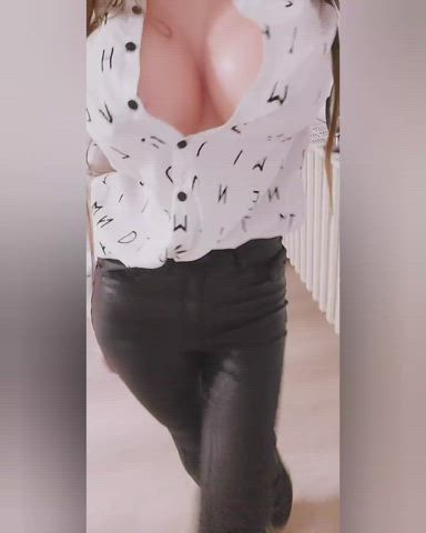 big tits boobs clothed dancing egirl leather onlyfans clip