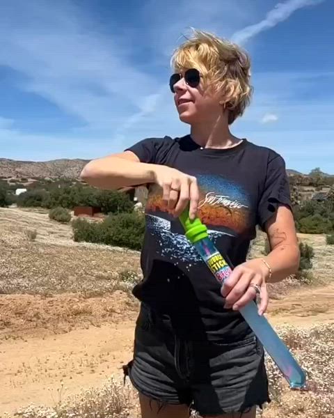 blonde celebrity public clip