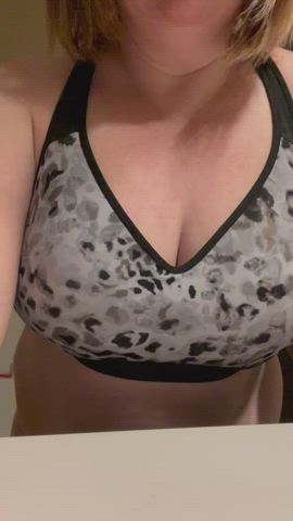 Need a daddy to cum on my mommy tits