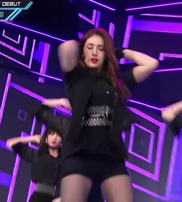 [Debut Stage] 190620 SOMI 6