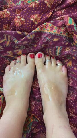 feet feet fetish foot fetish nails oil oiled rubbing toes clip