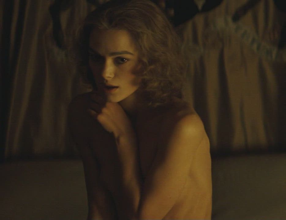 Would love to kiss Keira Knightley's little titties.