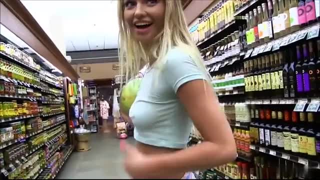 Staci Carr flashes tits while grocery shopping
