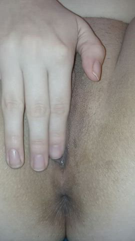 I luv playing with cum and it leaking down my bum makes for more fun