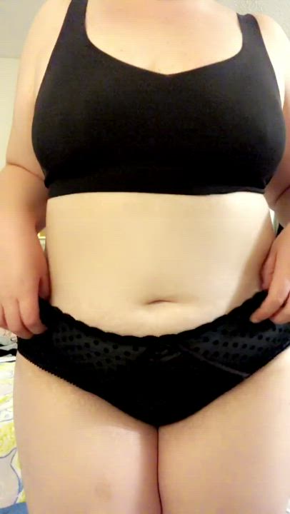 Black bra &amp; white tits 💕