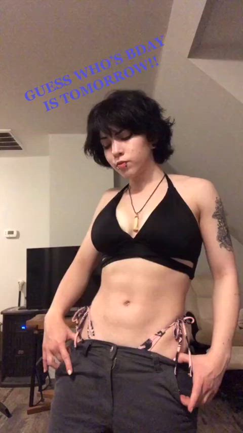 abs alt alternative dancing fit fitness goth muscular girl short hair tomboy fit-girls