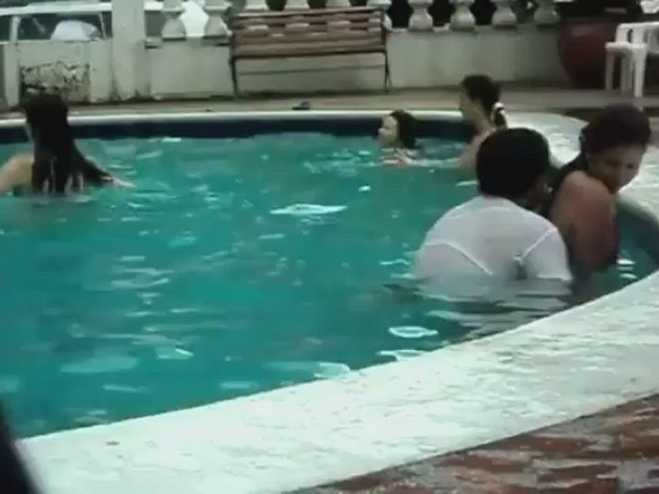 Amateur Exhibitionist Pool Voyeur clip