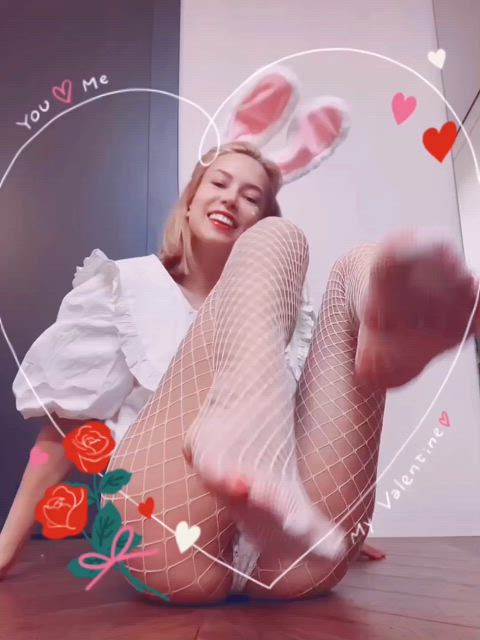 bunny feet fishnet clip