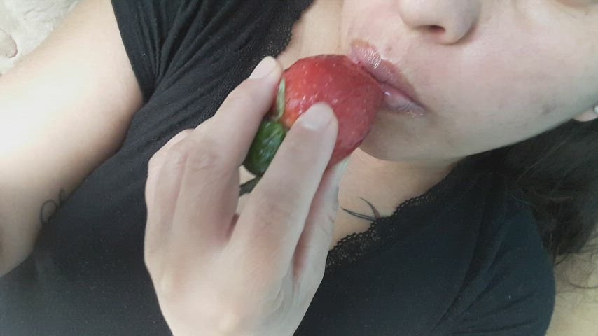 A vegan addicted to strawberry juice 😋🍓