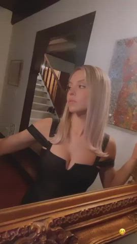 Cleavage Huge Tits Sydney Sweeney clip
