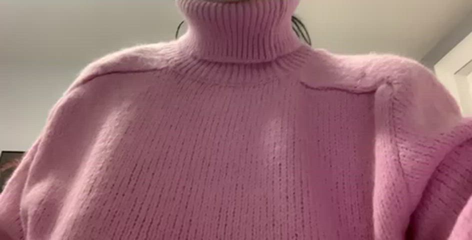 A turtle neck can only hide huge tits so much…. OC