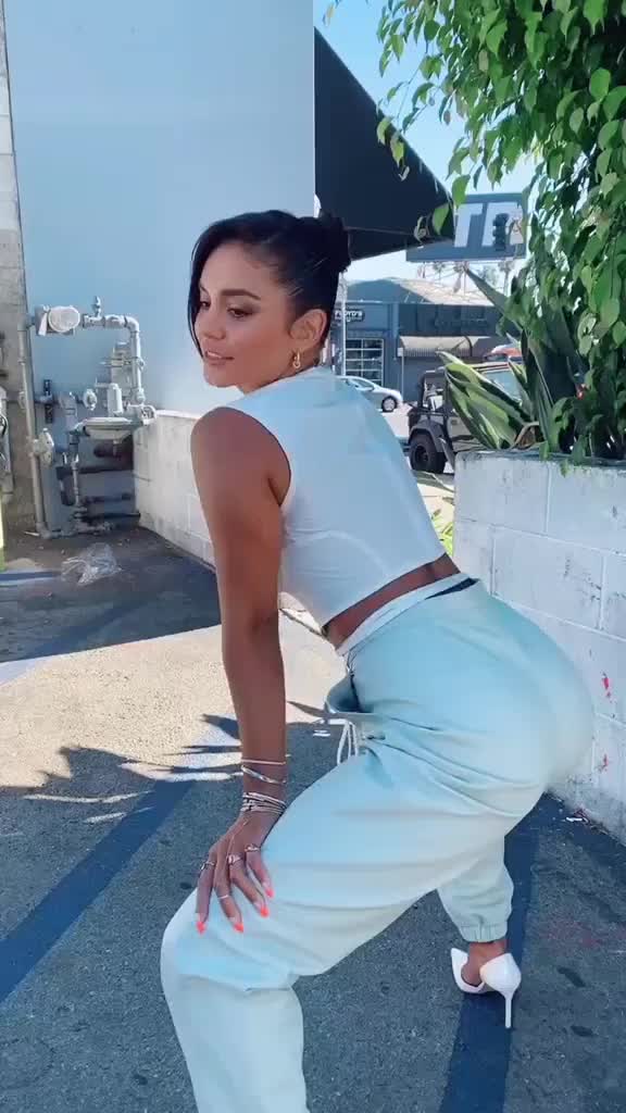 Vanessa Hudgens clip