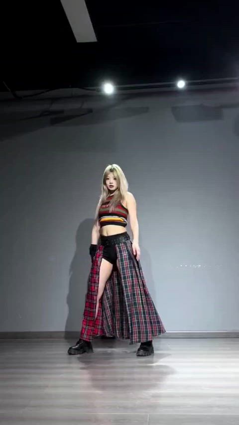 blonde dancing tease kpop clip