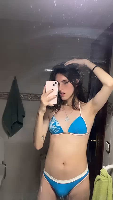 Do you like my new bikini >:)
