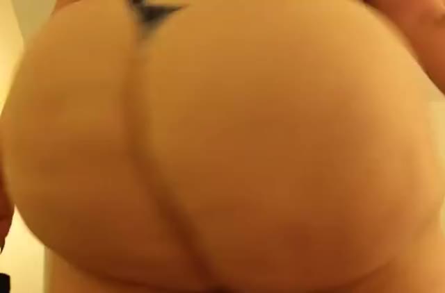 Huge booty jiggle Porn