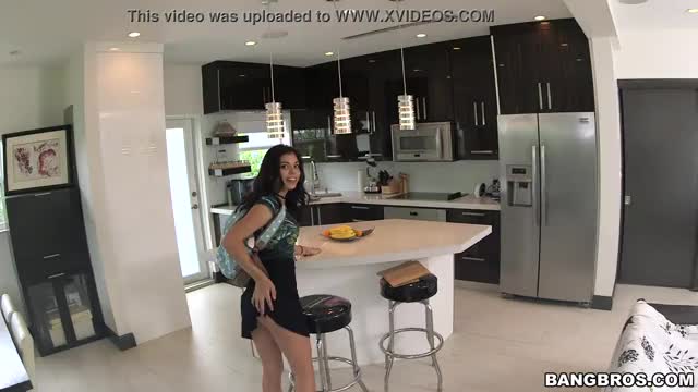 Gina Valentina lets you get a good view
