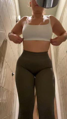 flashing gym leggings natural tits pawg sweaty sex workout clip