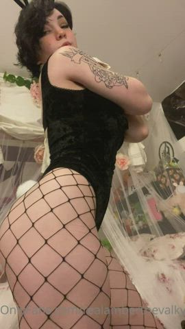 ass bunny cosplay jiggling muscular girl pawg short hair tattoo twerking white girl