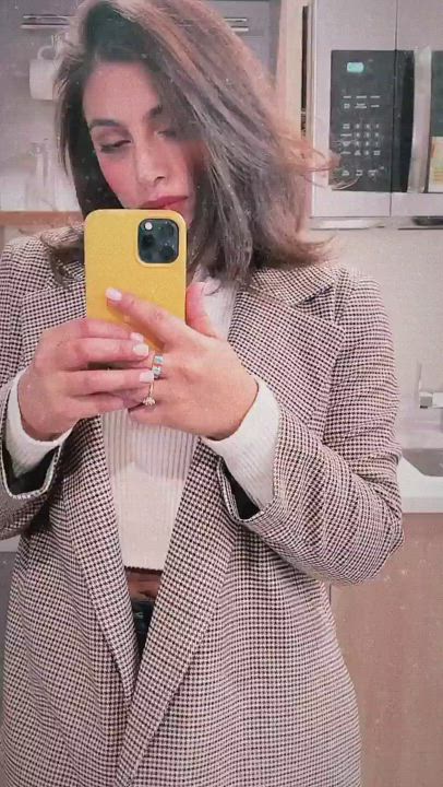 From her IG stories looking so cute in a blazer coat. 😍