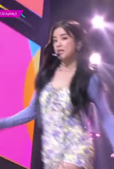 Chorong - Be Myself [Music Bank 2020.04.24]