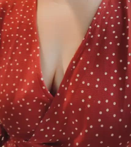 bouncing tits braless dress hotwife milf clip