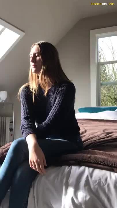 I guess you guys might miss this full version(18 year old sucks dick, gorgeous redhead