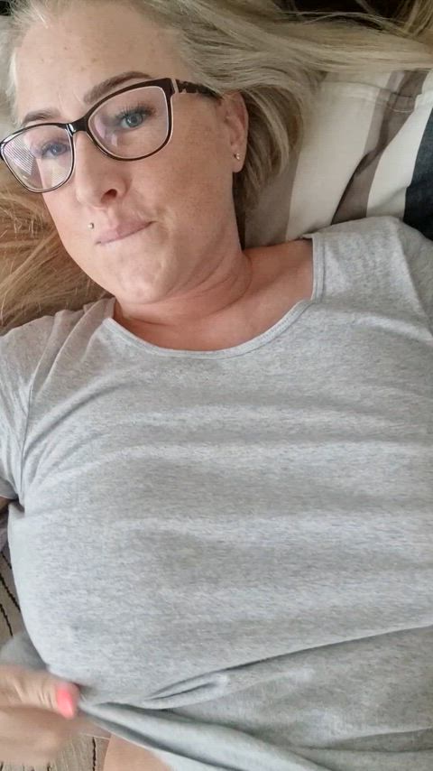 Real milf in bed in the morning 