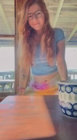 Would you like to wake up to a short ginger taking off her pants for you?🙈💕