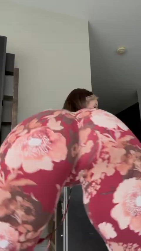 ass big ass grabbing pawg slapping smacking twerking white girl clip