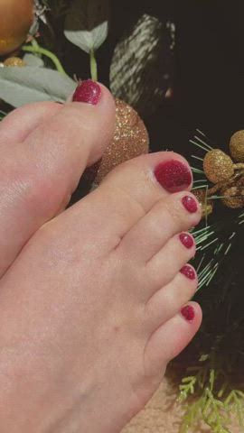 Christmas Toes 🎄(see comments)
