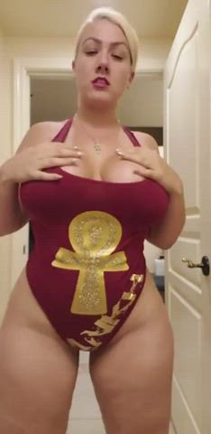 Big Tits Bubble Butt Striptease Thighs White Girl clip