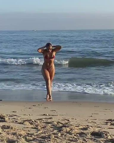 Babe Beach Ebony clip