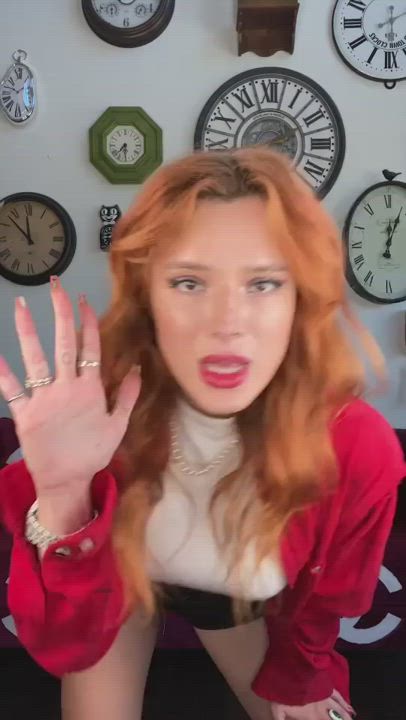 Bella Thorne clip