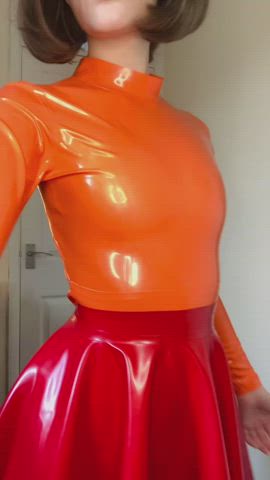 Latex velma will always be my favourite cosplay! Sound on for latex noises 🤓🧡