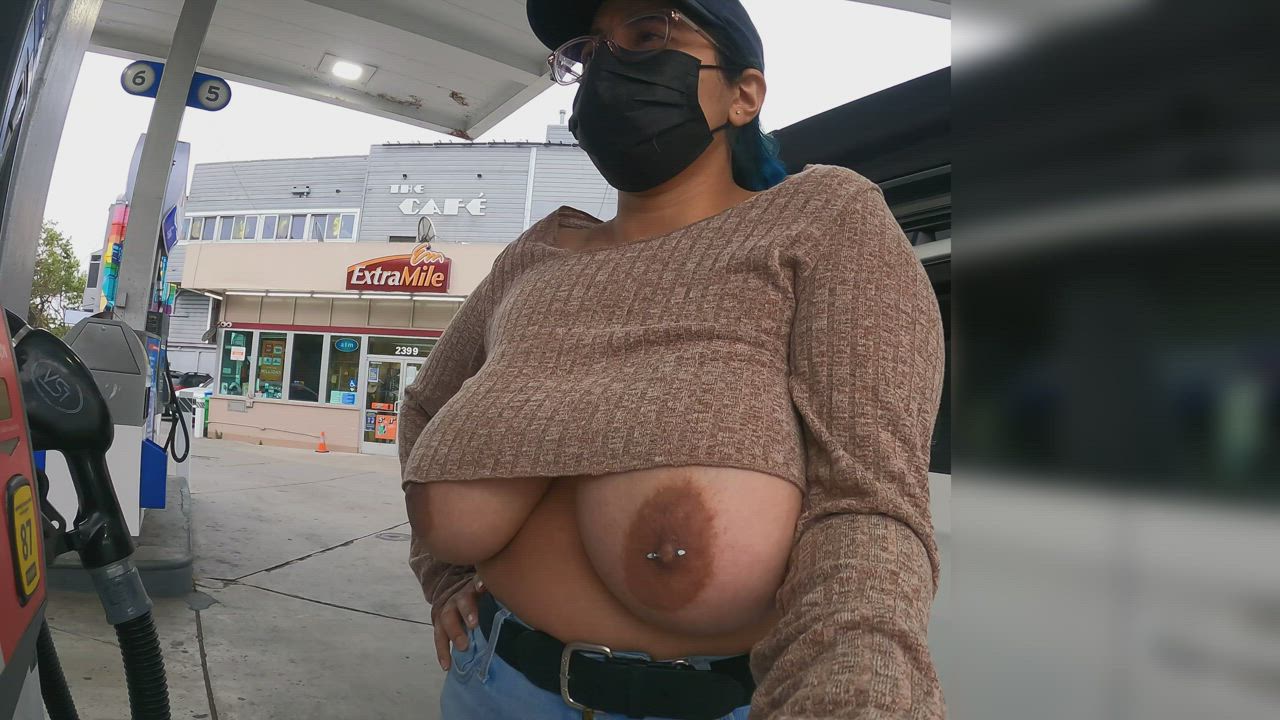This is the breast way to pump gas *ba dum tss* 😺 (OC) [f]