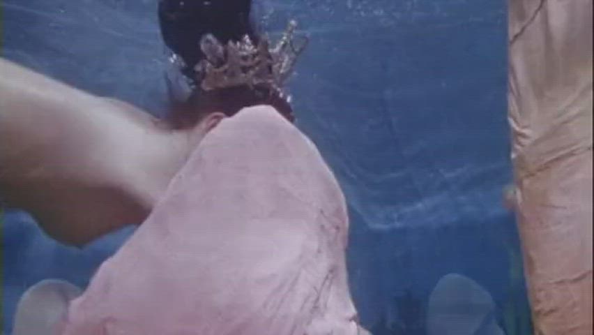 hairy pussy underwater vintage clip