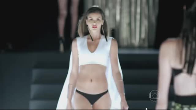 Camila Queiroz Ramp walk  In Verdades Secretas