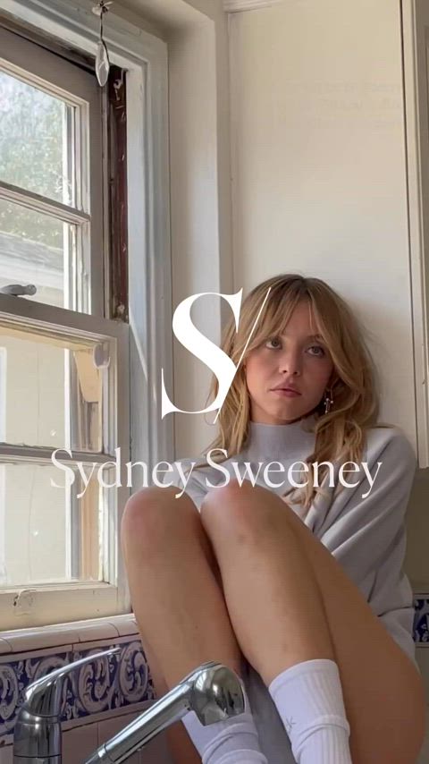 actress ass big tits blonde celebrity cleavage legs natural tits stomach sydney sweeney