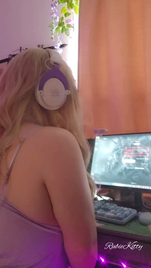 amateur big tits nerd clip