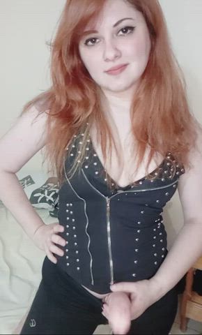 Say hello to your Redhead Goddess [domme] ??