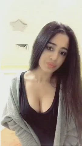 @simrxnkaur Looking for her Content. Used to be very famous a few years back. DM